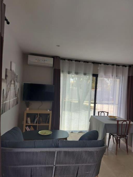 Location Independante Au Coeur Des Alpilles Pour 2 Personnes Avec Jacuzzi Aureille Exterior foto