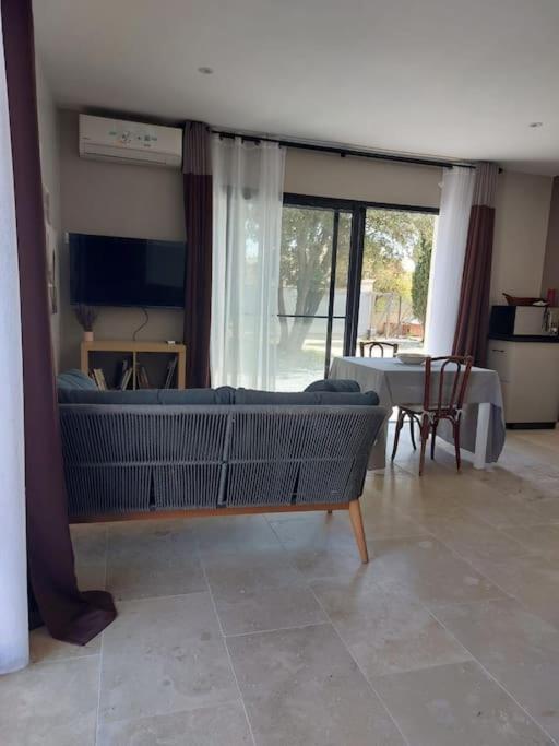 Location Independante Au Coeur Des Alpilles Pour 2 Personnes Avec Jacuzzi Aureille Exterior foto