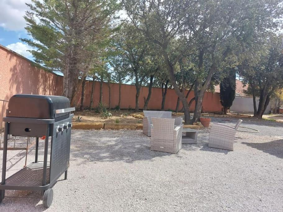 Location Independante Au Coeur Des Alpilles Pour 2 Personnes Avec Jacuzzi Aureille Exterior foto