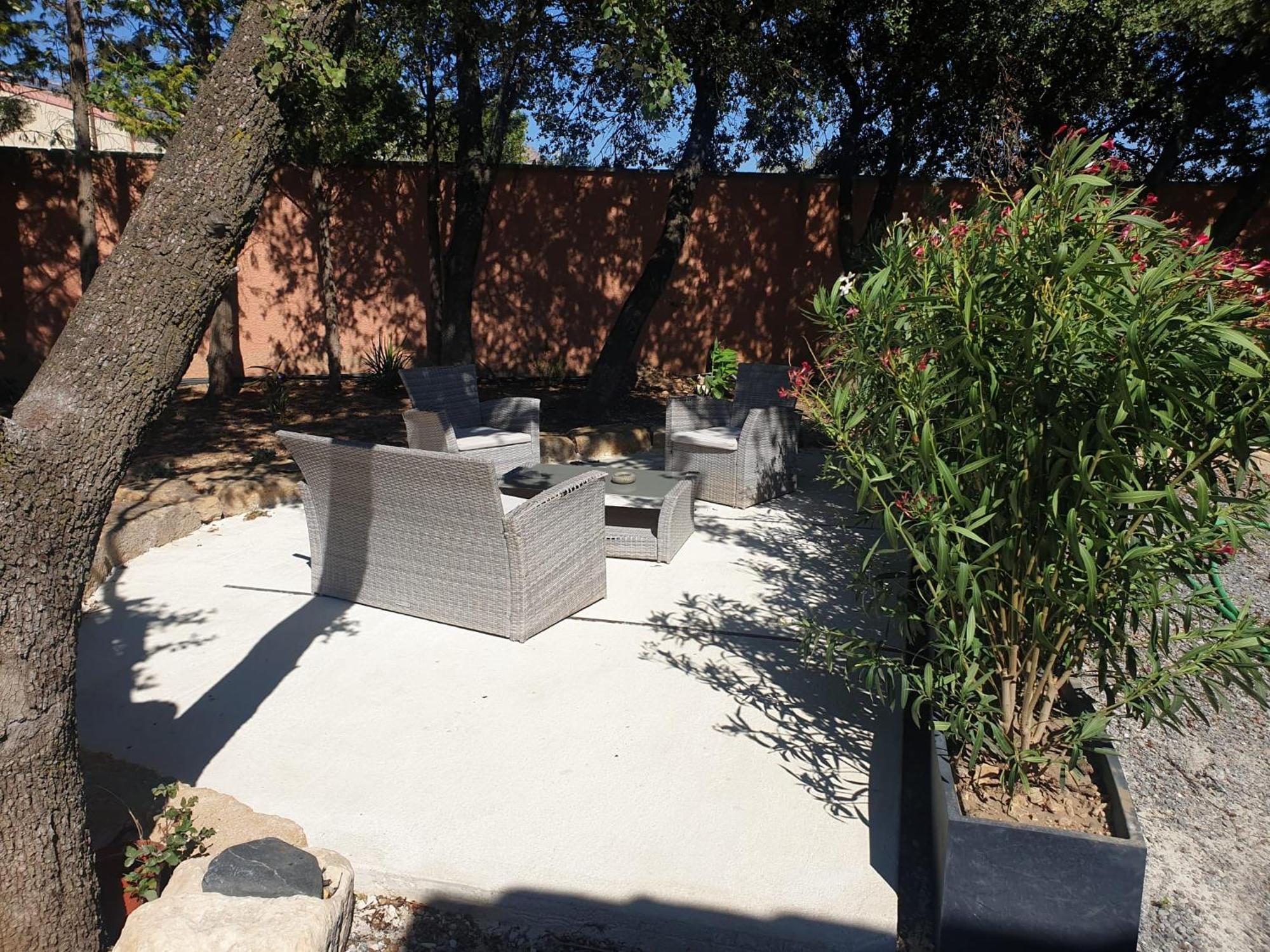 Location Independante Au Coeur Des Alpilles Pour 2 Personnes Avec Jacuzzi Aureille Exterior foto